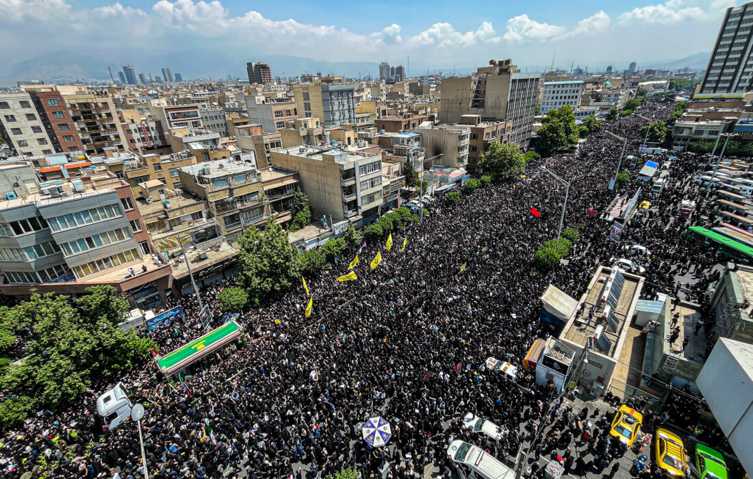 بدرقهٔ شهدای خدمت بر بال مهر مردم تا بهشت